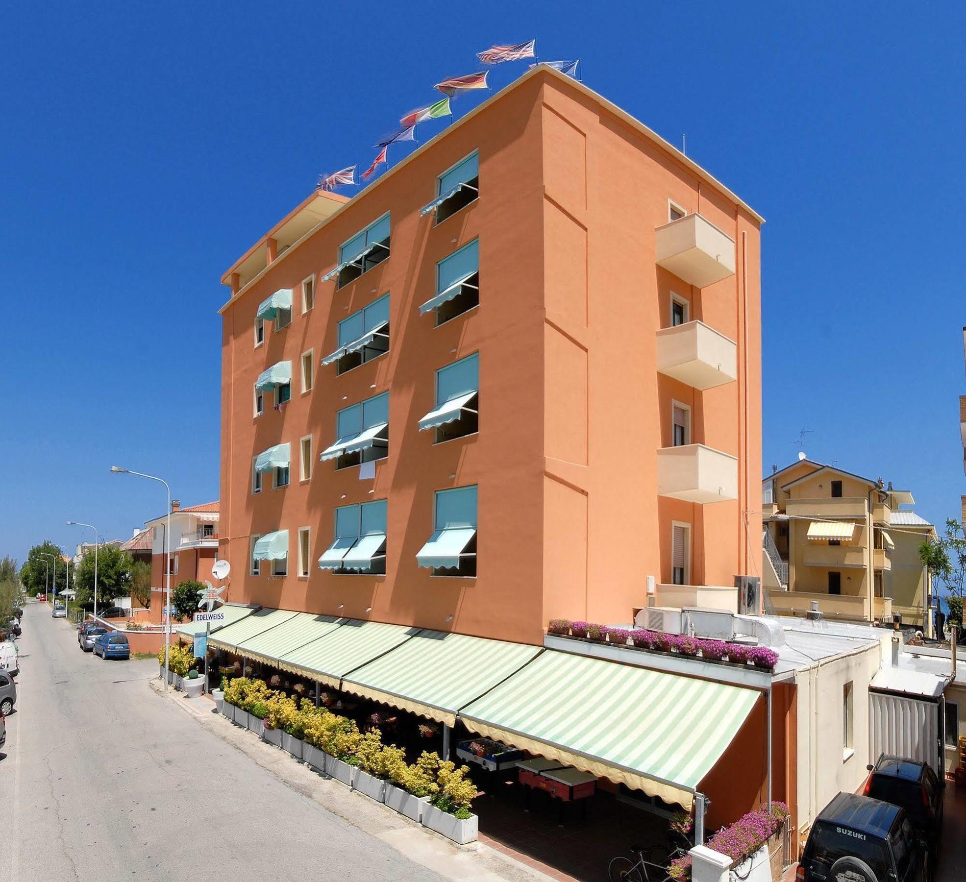 Edelweiss Hotel Fano Exteriör bild