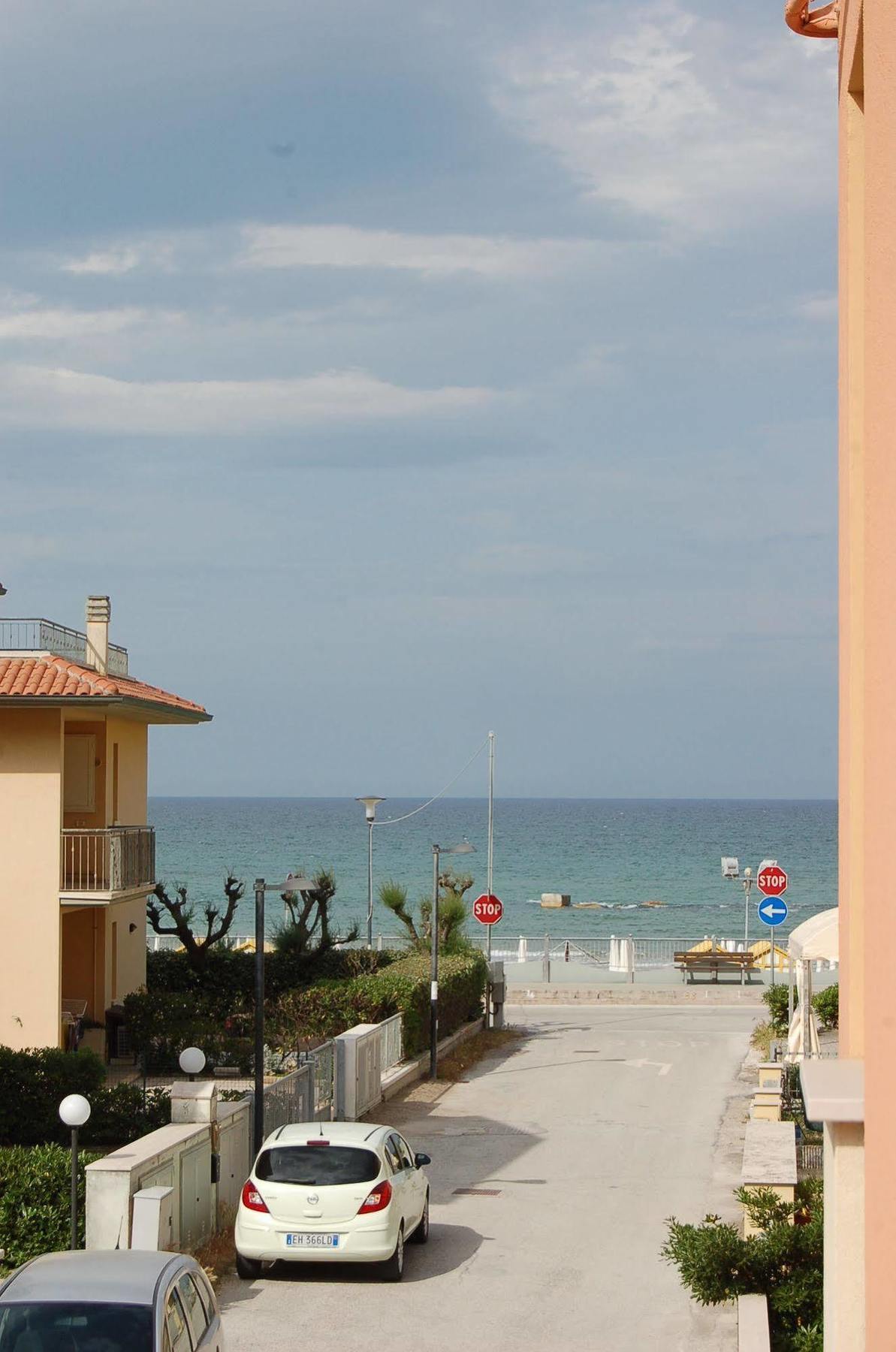 Edelweiss Hotel Fano Exteriör bild